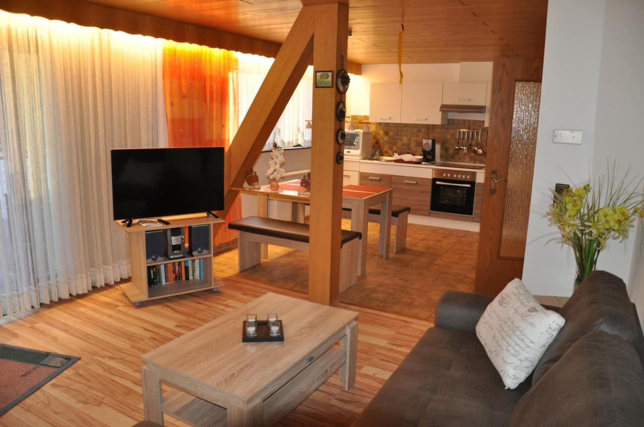 Rentrisch Am Waldrand Apartment Sankt Ingbert Exterior foto
