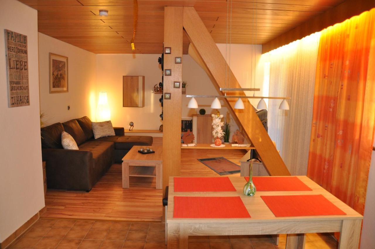 Rentrisch Am Waldrand Apartment Sankt Ingbert Exterior foto